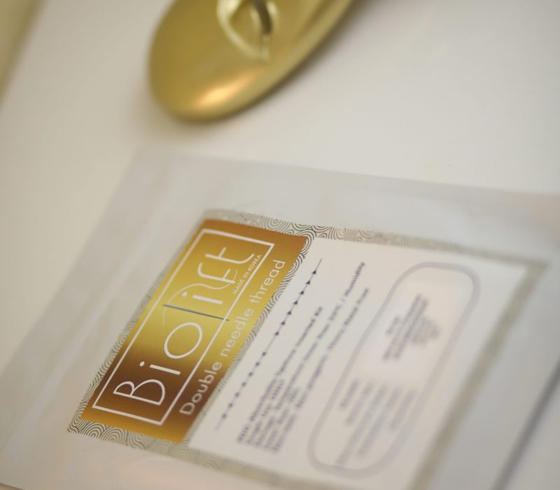 Produit de fils tenseurs à Alger en Algérie, utilisé pour lifting du visage, lifting des sourcils, lifting du double menton, lifting du nez